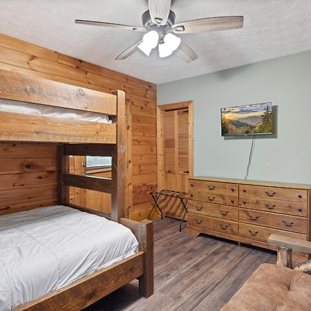 1 Min To The Parkway Spacious Cabin W 3 Suites And Extra Bedroom! Пиджен Фордж Екстериор снимка