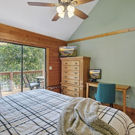 1 Min To The Parkway Spacious Cabin W 3 Suites And Extra Bedroom! Пиджен Фордж Екстериор снимка