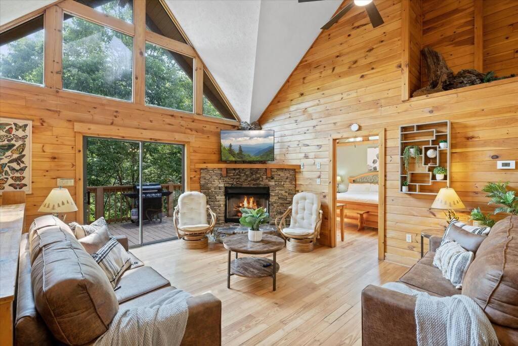 1 Min To The Parkway Spacious Cabin W 3 Suites And Extra Bedroom! Пиджен Фордж Екстериор снимка
