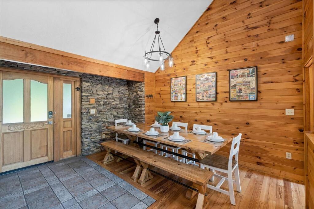 1 Min To The Parkway Spacious Cabin W 3 Suites And Extra Bedroom! Пиджен Фордж Екстериор снимка