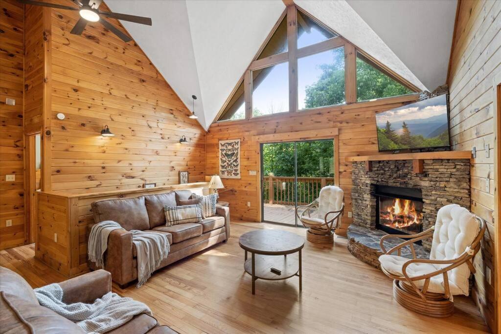1 Min To The Parkway Spacious Cabin W 3 Suites And Extra Bedroom! Пиджен Фордж Екстериор снимка