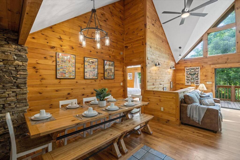1 Min To The Parkway Spacious Cabin W 3 Suites And Extra Bedroom! Пиджен Фордж Екстериор снимка