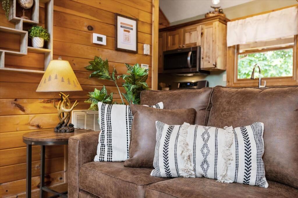 1 Min To The Parkway Spacious Cabin W 3 Suites And Extra Bedroom! Пиджен Фордж Екстериор снимка