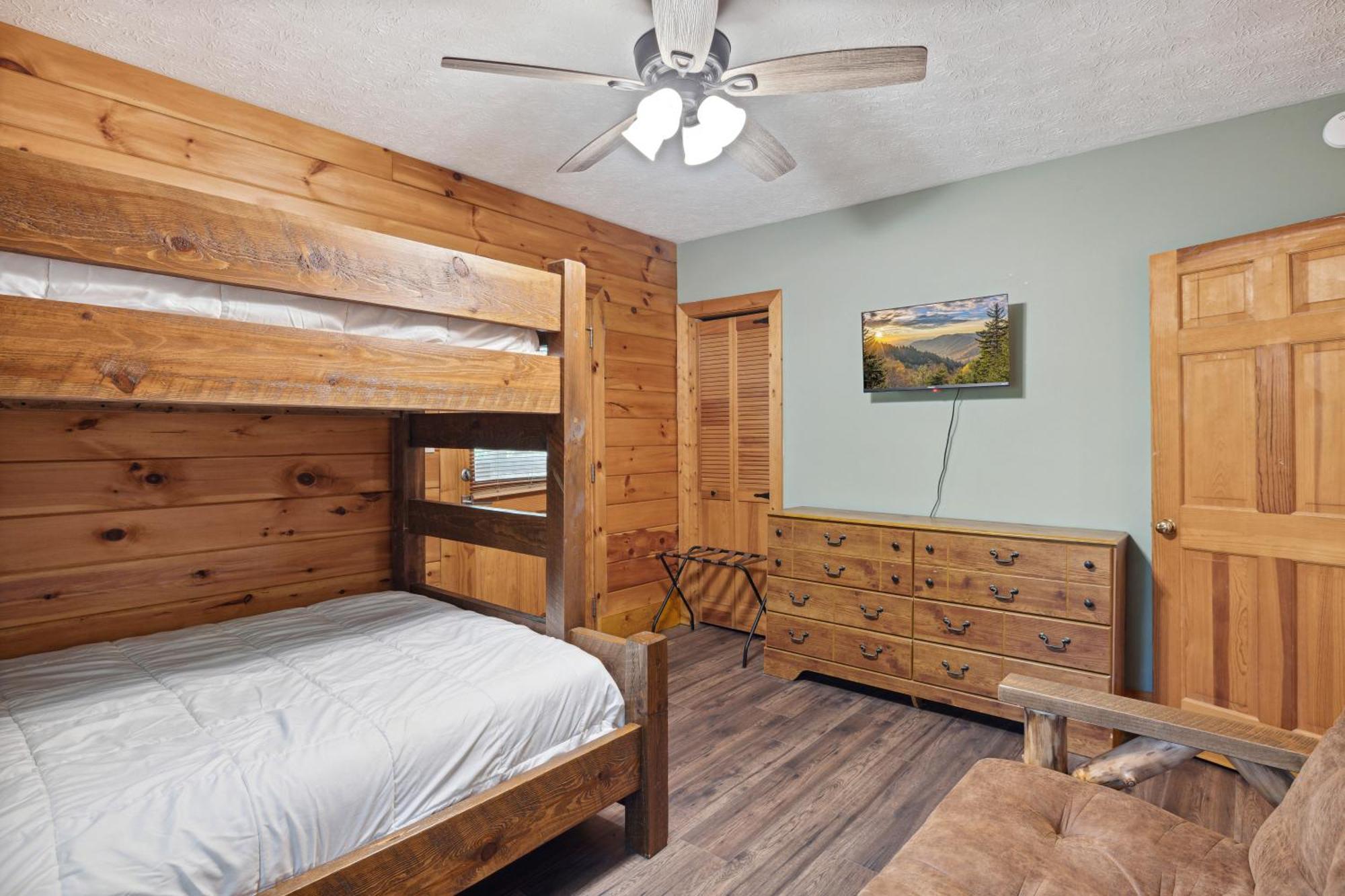 1 Min To The Parkway Spacious Cabin W 3 Suites And Extra Bedroom! Пиджен Фордж Екстериор снимка