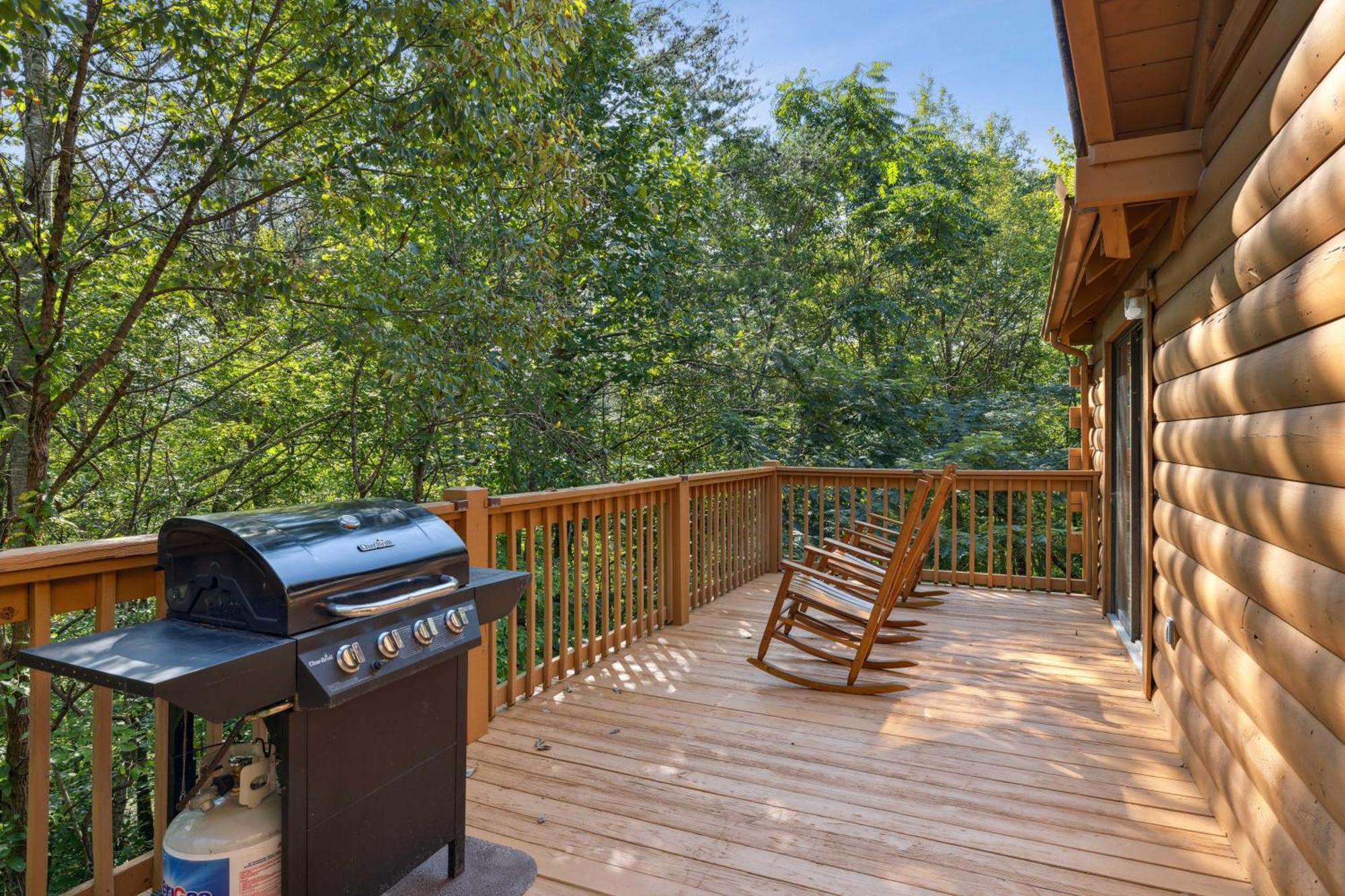 1 Min To The Parkway Spacious Cabin W 3 Suites And Extra Bedroom! Пиджен Фордж Екстериор снимка