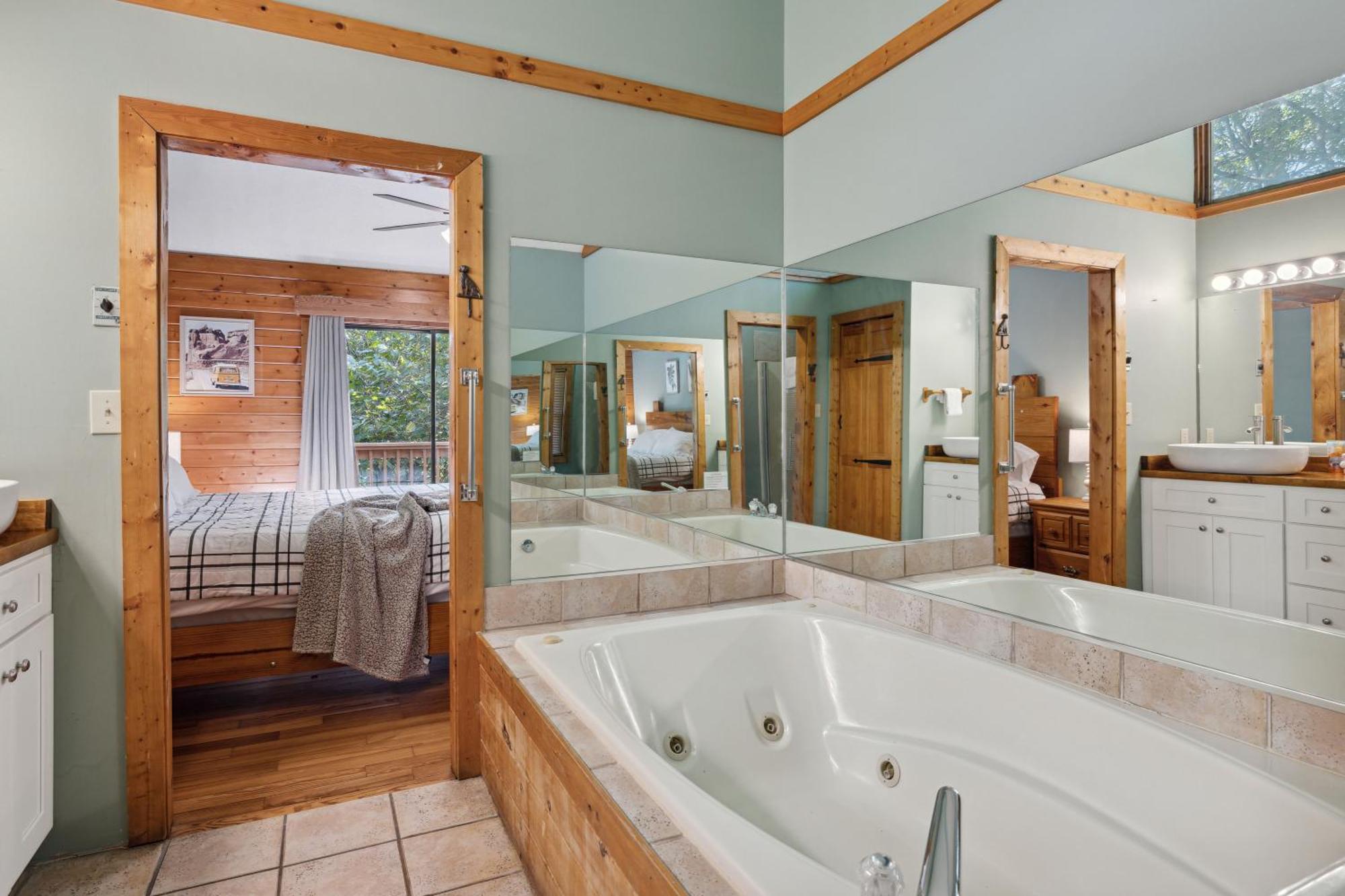 1 Min To The Parkway Spacious Cabin W 3 Suites And Extra Bedroom! Пиджен Фордж Екстериор снимка